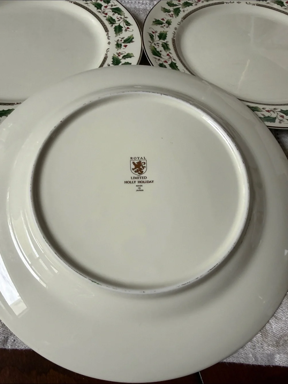Set of 3 dinner plates Royal Limited Holly Holiday ca 1987 Berry & Leaf pattern